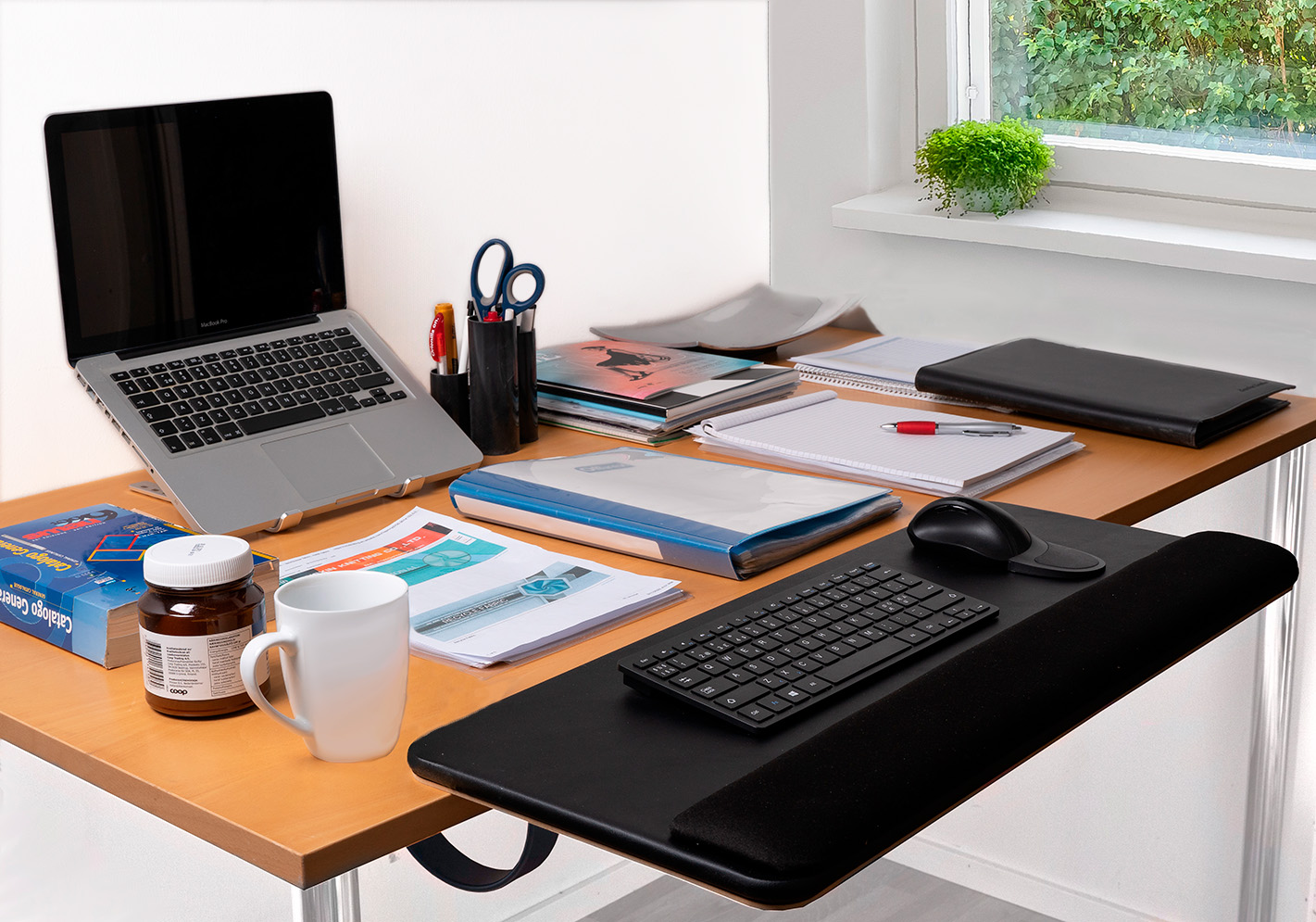 Lisätaso DeskAdd Integroidulla ranne/kämmentuella